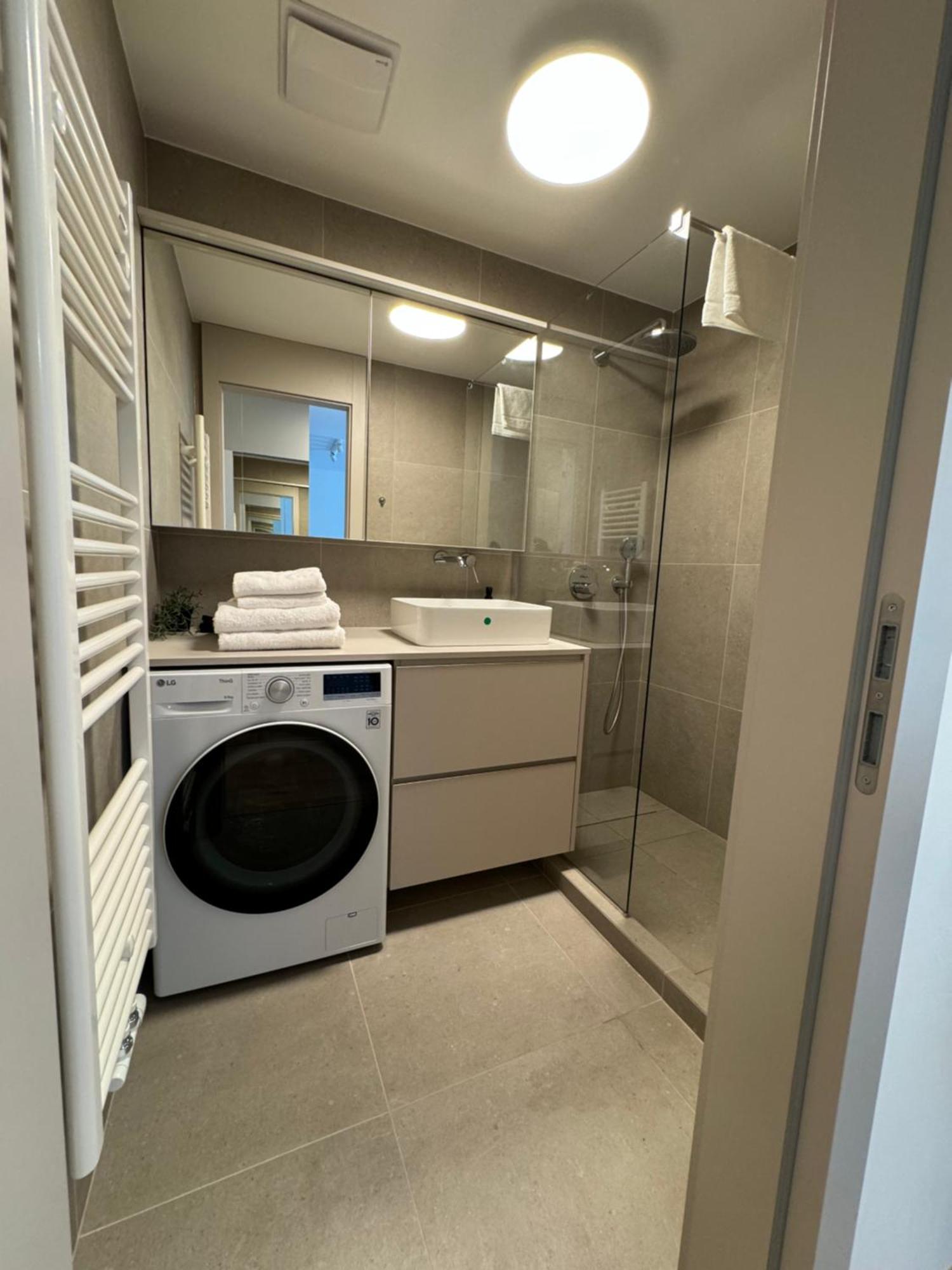 Aurora Apartments Братислава Екстериор снимка